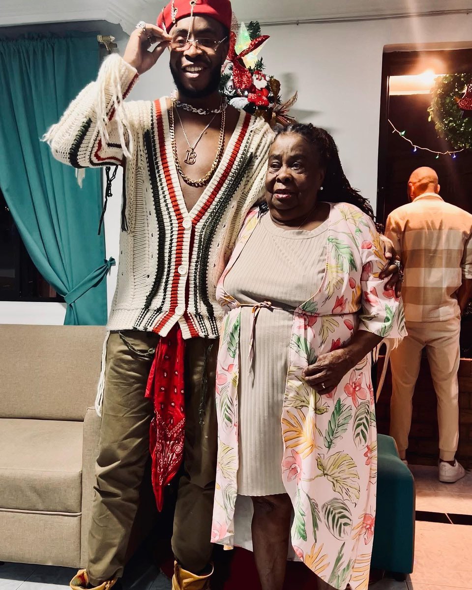 Descansa en Paz mi gran Reina Madre 🕊️👵🏾 Te amo Abuela . Vuela alto mí Juana 🥺