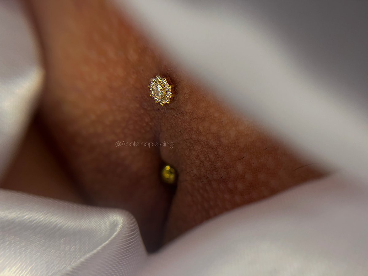 botelhopiercing's tweet photo. Christina Piercing • Titânio • Topo de flor confeccionado com Zircônias cúbicas •

📍Nova Iguaçu - RJ

#christinapiercing #piercingintimo #piercingnomamilo #nipplepiercing https://t.co/A4w54sXtub
