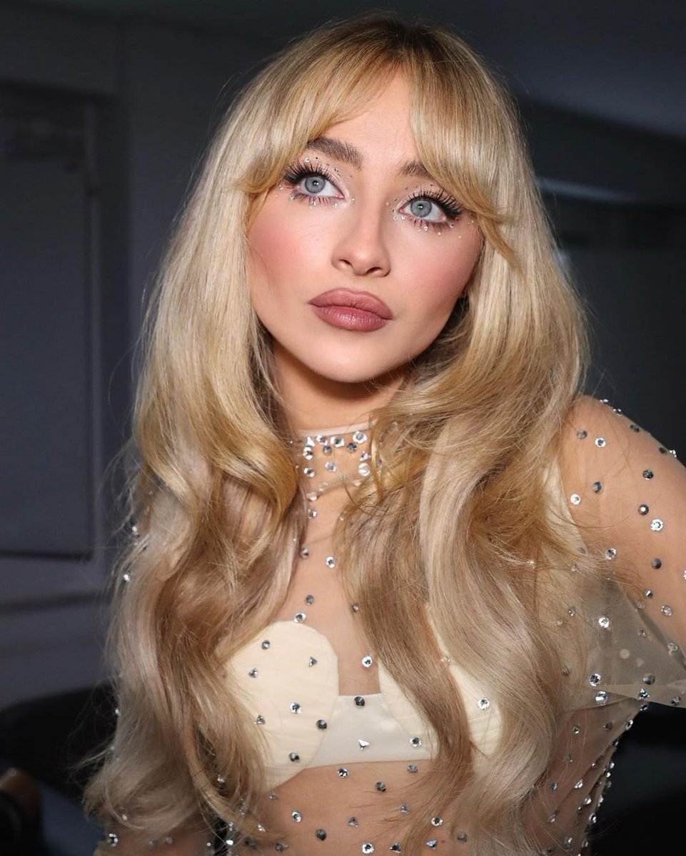 © 𝗣𝗼𝗽 𝗕𝗲𝗮𝘂𝘁𝘆 (#PopBeautyRP)  
Music › #EICSxTourRP › 𝗠𝗮𝗸𝗲 𝗨𝗽! 

News! 🗞️ ･ Read the 𝖺͟𝗋͟𝗍͟𝗂͟𝖼͟𝗅͟𝖾: Closer look to 𝗡𝘆𝗿𝗮 𝗦𝗲𝘃𝗮𝘀𝘁𝘆𝗮𝗻 (<a href="/luxenscripts/">moved to @luxenote 💌</a>)'s Make Up backstage before her concert in London tonight.