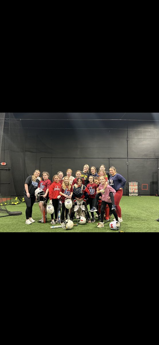 Madison34688's tweet photo. Such a great time with working with the 10u girls tonight. Got to show the girls some hitting drills and some outfield drills! @IBbyerly ❤️💙 https://t.co/kUSyrRNNxM