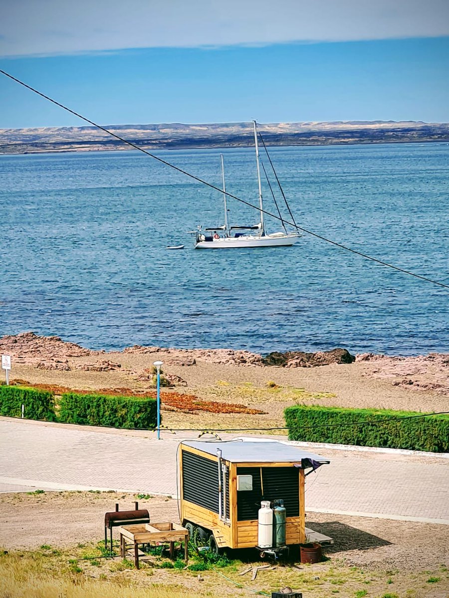 El velero de franceses, en nuestra bella bahia