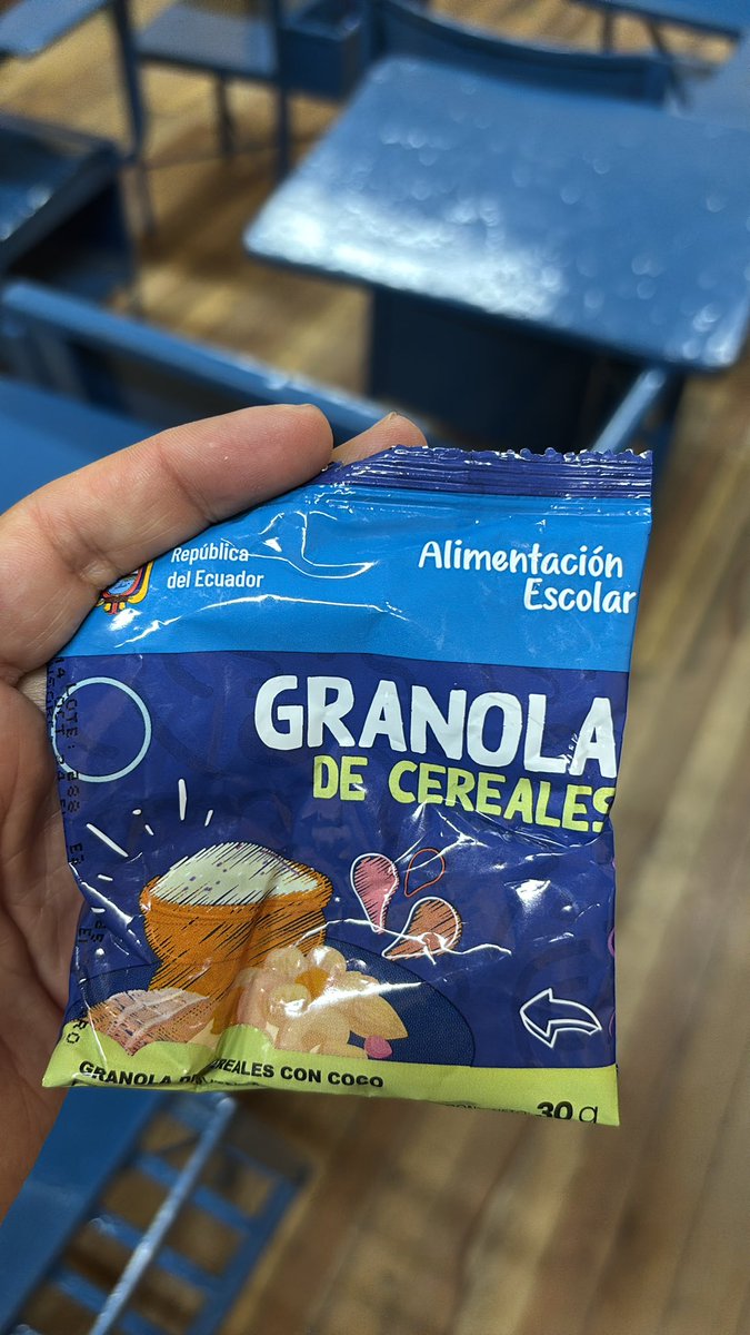 Sjhonas's tweet photo. 2/ Estos alimentos son parte del Programa de #Alimentación Escolar, financiado con los impuestos de todos los ecuatorianos. Se supone que ayudan a niños de todo el país, tanto en zonas urbanas como rurales, pero en la práctica, la realidad es indignante. https://t.co/pXcUkJpXZ6