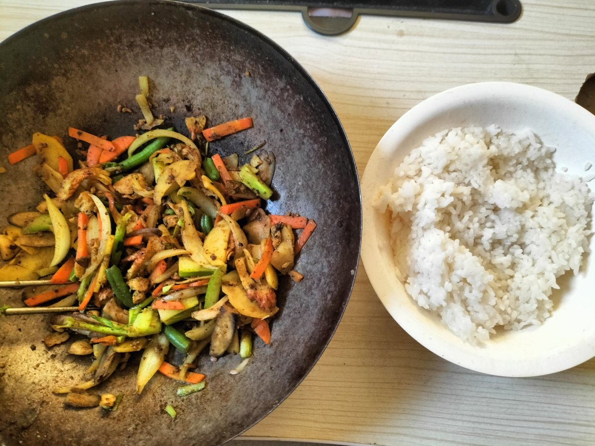 narasi17's tweet photo. 今日はカレー粉炒め、カレー粉も少なくなってきたかも https://t.co/leEcbMvoeS