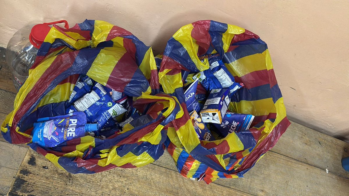 Sjhonas's tweet photo. 10 / Etiquetas:  
🔴 @Educacion_Ec 
🔴 @FiscaliaEcuador 
🔴 @ContraloriaECU 
🔴 @AsambleaEcuador 
🔴 @DanielNoboaOk 
@Presidencia_Ec 

¡Exigimos respuestas y cambios! Ayúdenme compartiendo este hilo para que llegue a todos. ✊ https://t.co/ZD9wpPhJWC