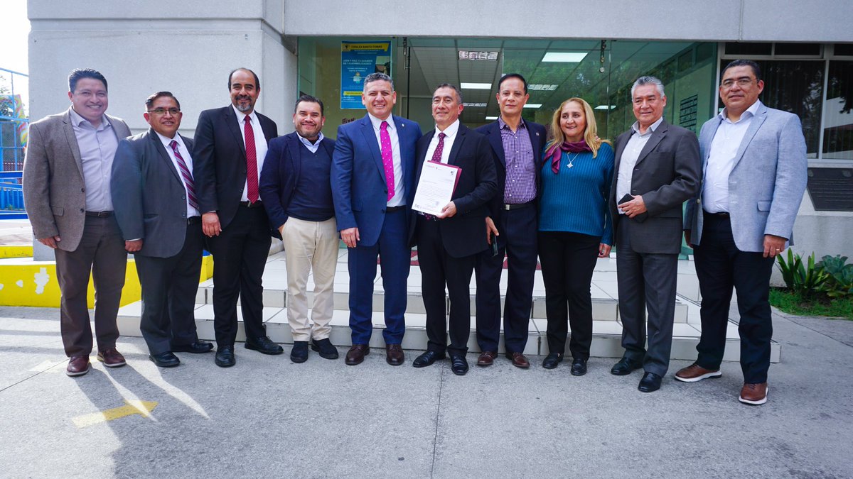 JavierTapiaS_mx's tweet photo. 👏🏻 Hoy, la @EconomiaEscuela da un paso hacia el futuro con el nombramiento por parte de nuestro Director General Dr. @ArturoReyesS_ del Mtro. en Ciencias Salvador Monroy Saldívar como su nuevo Director. 🎓 Estoy muy contento y convencido de que, con su liderazgo, el Mtro. Monroy realizará un gran trabajo en beneficio de nuestra querida #ComunidadPolitécnica. 🌟

📣 ¡Que se escuche un gran Huélum! 

#OrgulloPolitécnico #ESEconomía #LiderazgoPolitécnico