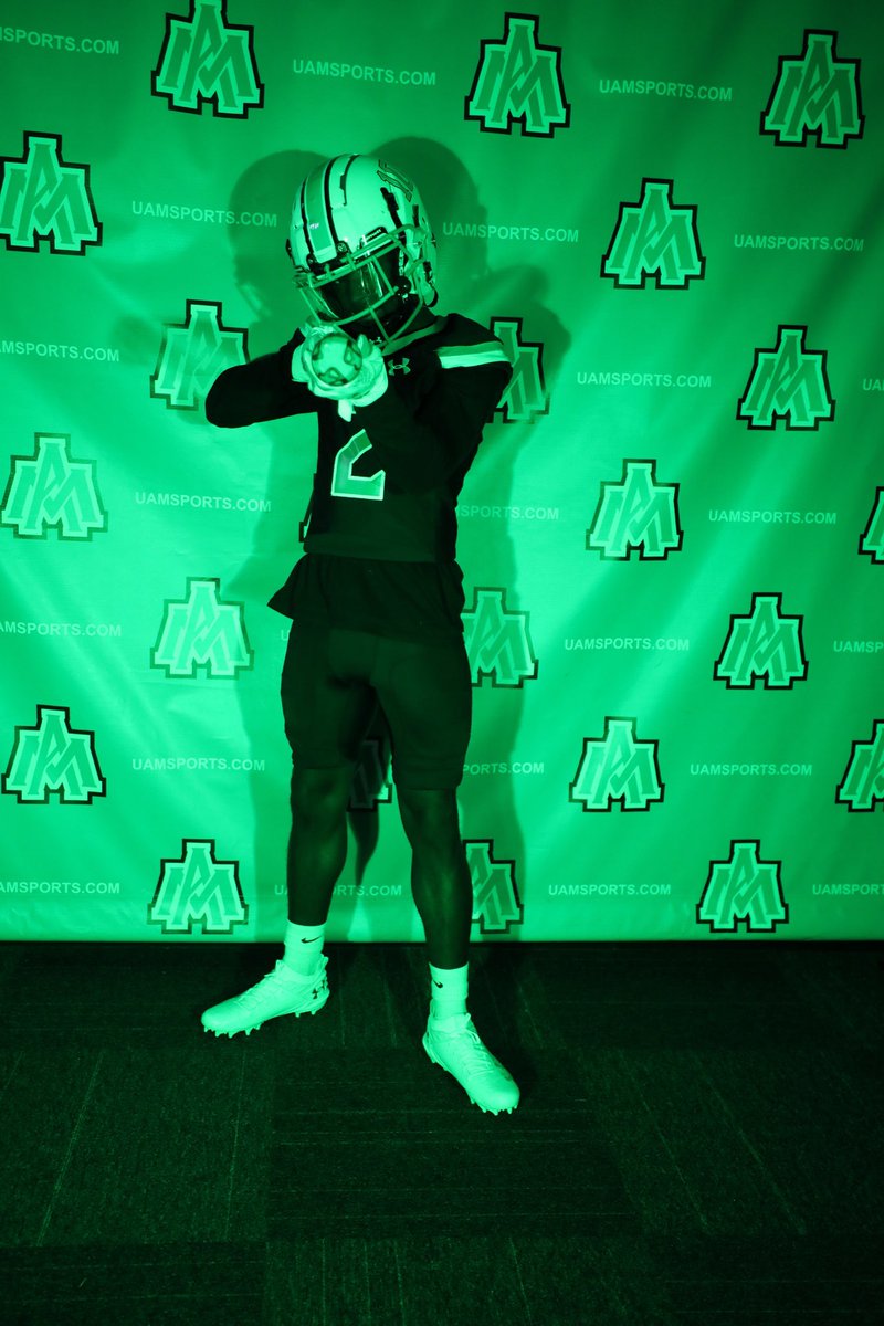 CRIB!!💚🖤 100%Commited! 
 <a href="/CoachJoshQualls/">Josh Qualls</a> 
<a href="/CoachJHarbour/">Jalan Harbour</a> 
<a href="/coachgregoryOG/">Ryan Gregory</a> 
<a href="/jbradleyog/">Joshua Bradley</a>