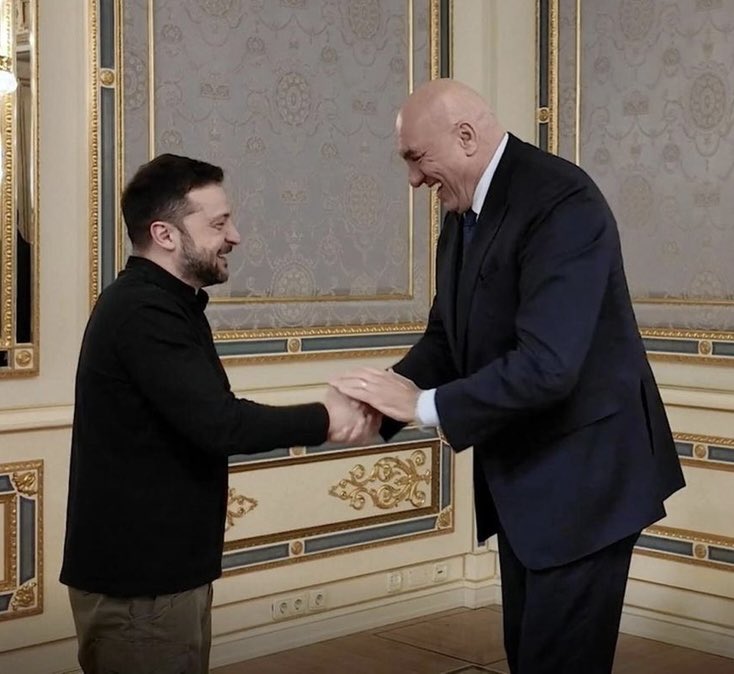 Con #Trump l’aria è cambiata, ma il governo italiano non se n’è accorto. 
E se la ridono di gusto, vi rendete conto? 
Ci stanno beffeggiando. #Vergogna