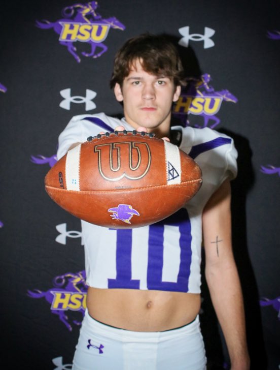 bruin_wright10's tweet image. After a great visit today, I have decided to become a cowboy and continue my playing career at @HSUCowboys 
Thank you to all my coaches and people who have guided me along the way!!
@BurlesonHSU 
@Whitehead_HSU 
@coachneece 
@clay_mcch 
@Coach__Lee 
@SteersFootball