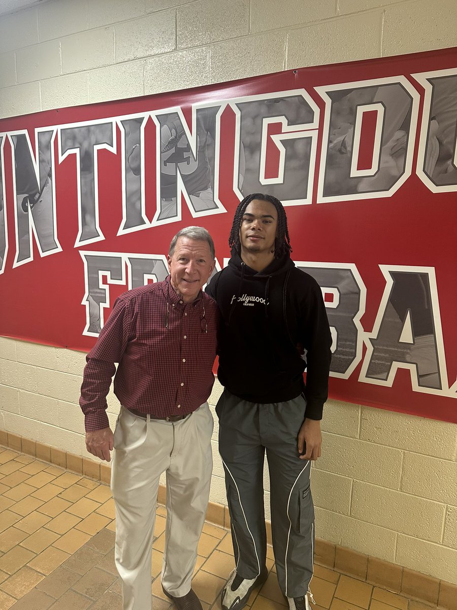 LandonPace25's tweet photo. Had a great day at @HawksFootball 🖤 
@CoachPowellHC @BartSessions @ABHScanes https://t.co/UzlGE3SCDw