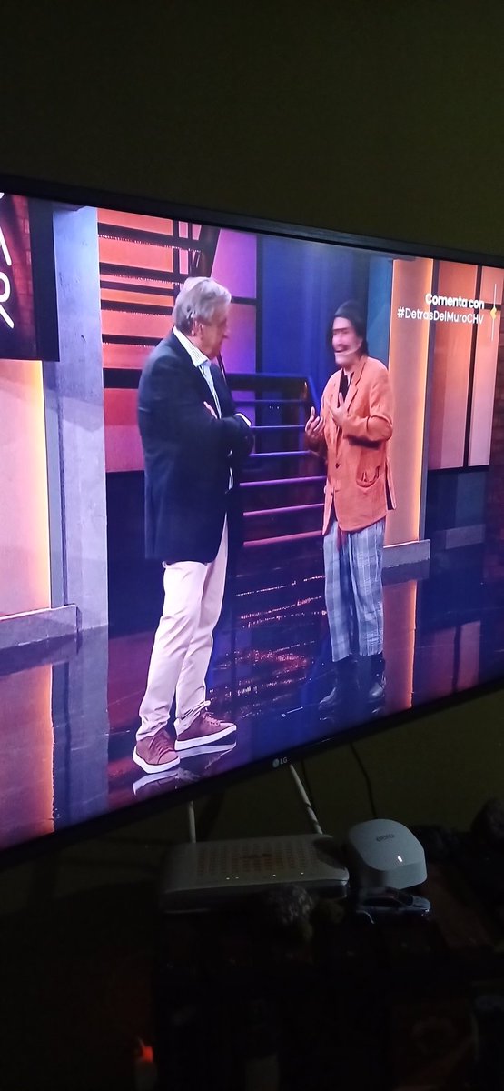 MAXOSORNO's tweet photo. Esperando a reir con el humor de #DetrasDelMuroCHV https://t.co/kEaDhxiiP3