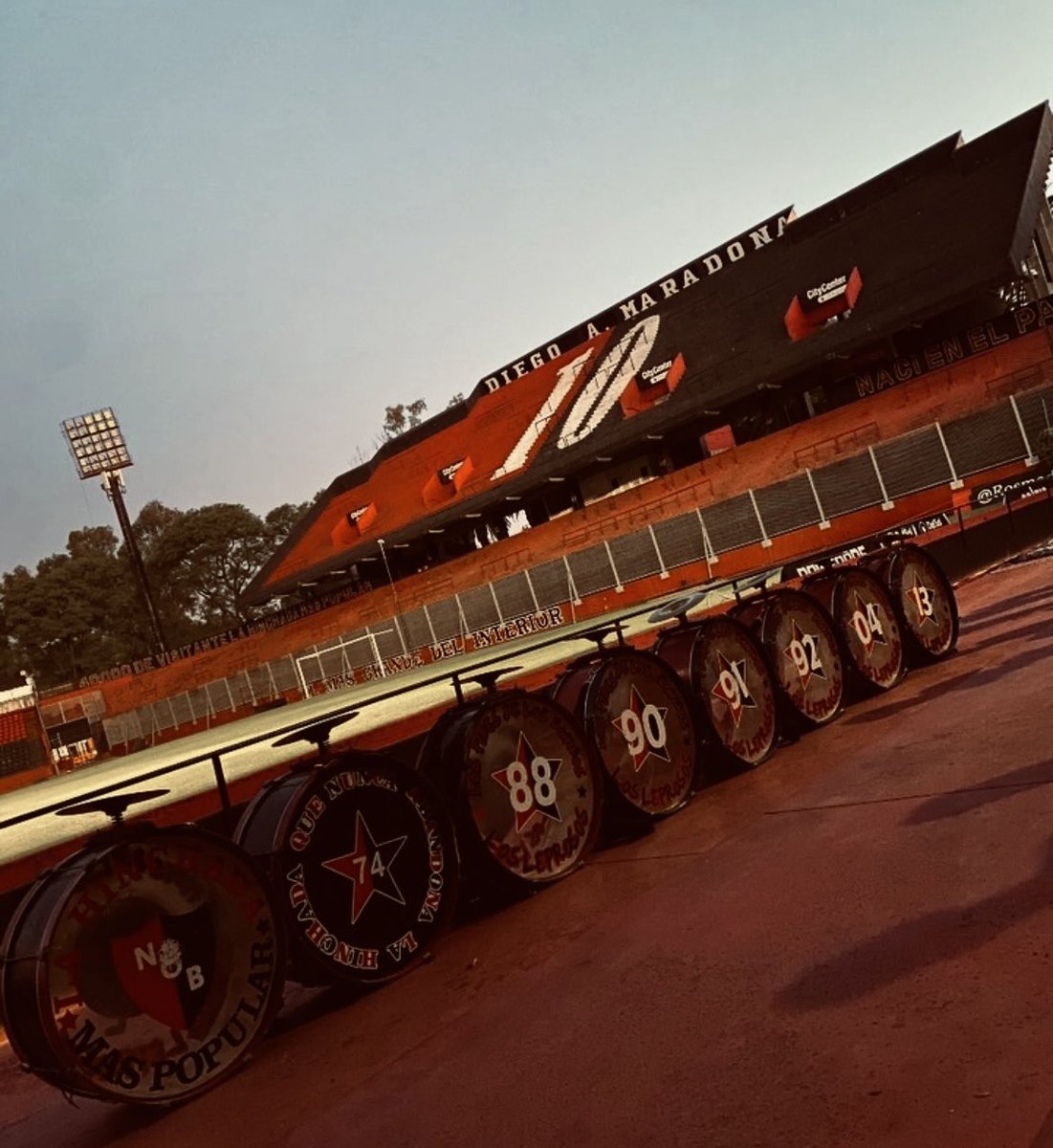 Es que tengo que dejar de pensar en vos
pero tengo también tantas ganas de verte…