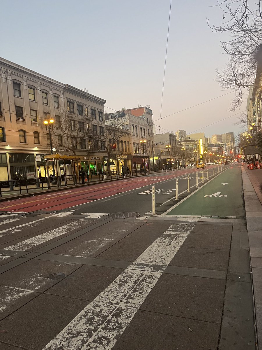EricaJSandberg's tweet photo. Reopen Market street to private vehicles! The 2020 experiment failed. This is 5:30 pm on a Thursday. It should be vibrant and alive. Instead it’s desolate. We can bring it back to life by this simple change. Let’s do it! https://t.co/0wSSXHPfX7