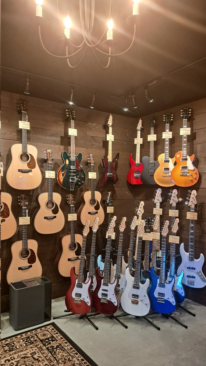 IIkura_kun's tweet photo. 祝 オープン🎸
南流山駅から徒歩5分のところにウクレレ&ギターショップTONE PLACEがオープンしました✨
楽器の造形美にうっとりしてきた✨
#TONEPLACE
#南流山
#松戸市横須賀
#ウクレレ
#ギター
#リペア
#ウクレレ修理
#ギター修理 https://t.co/RBSUAcSKcH