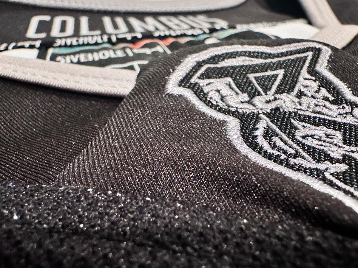 5IVEHOLE tweet media