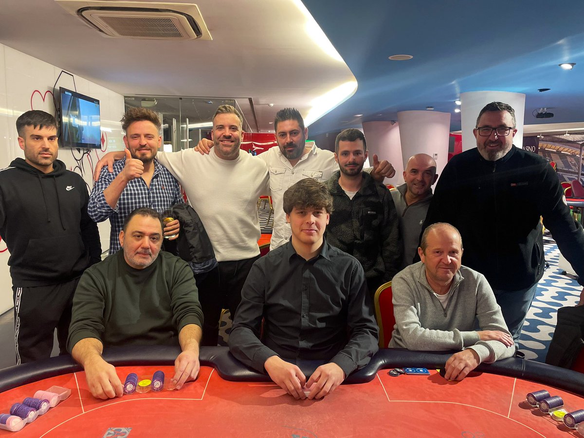 casinoatlantico's tweet photo. ❕FINAL TABLE #SuperJueves❕

Después de 1️⃣2️⃣9️⃣ registros aquí están los últimos finalistas: 

🔝PRIZES 🤑
🥇1.470€
🥈950€
🥉650€

🍀¡Suerte a todos!🍀 https://t.co/HVDBU9eMeM