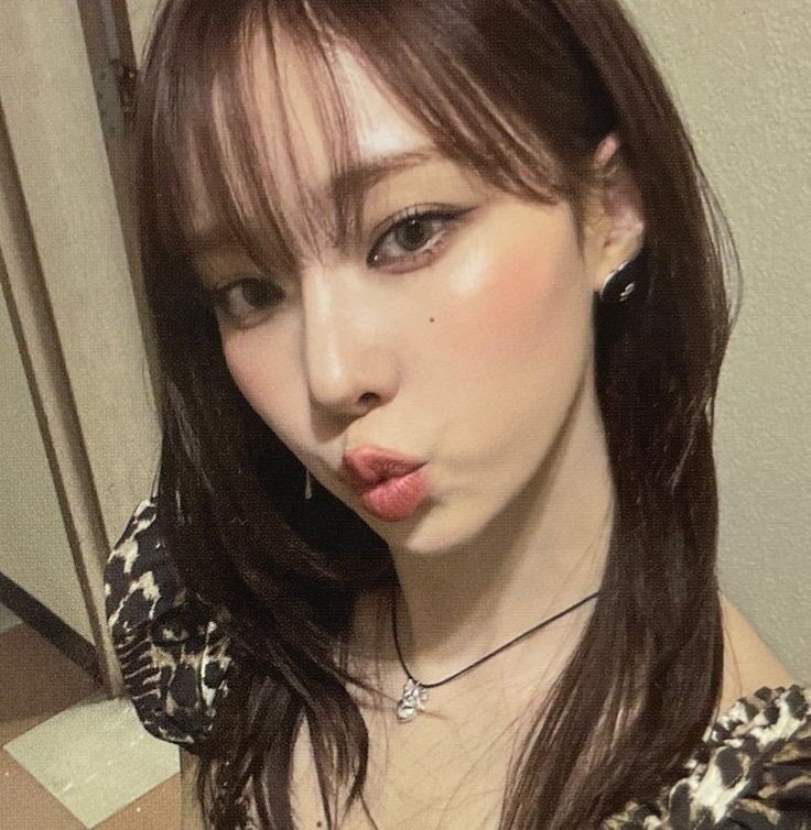 kmjcraftt's tweet photo. winrina au | tú lokotrona.

karina le roba el celular a minjeong quedando enamorada de esta, ¿podrá conquistarla?. https://t.co/nuo1h5zcCx