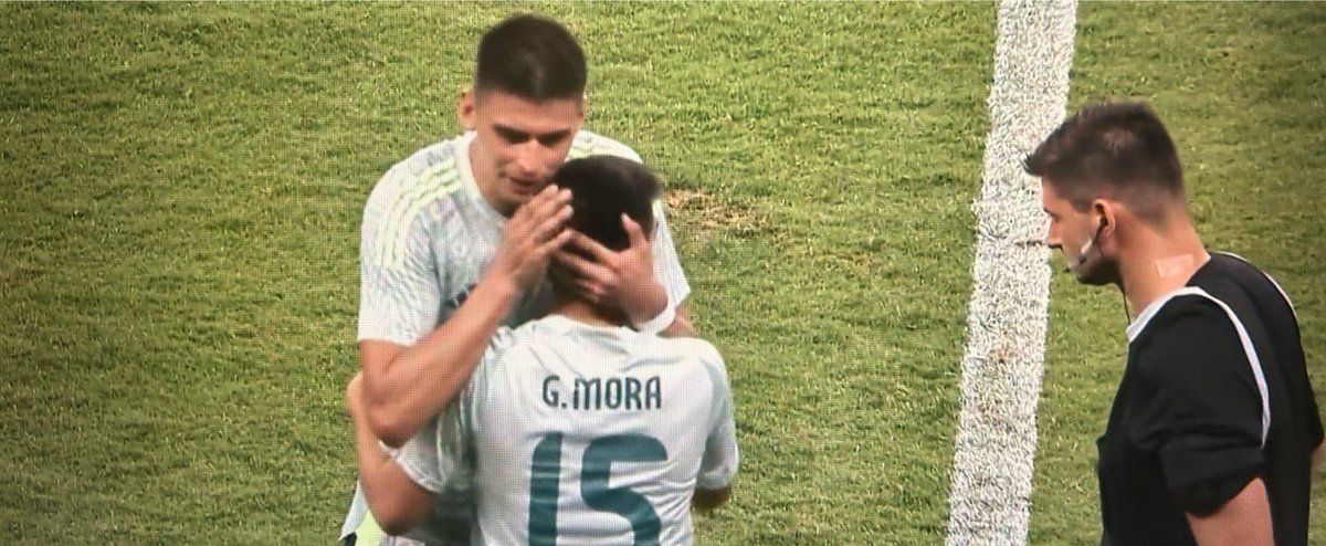 DiegoDidago's tweet photo. Gilberto Mora a los 16 | yo a los 16 https://t.co/g2t31xZ7FU