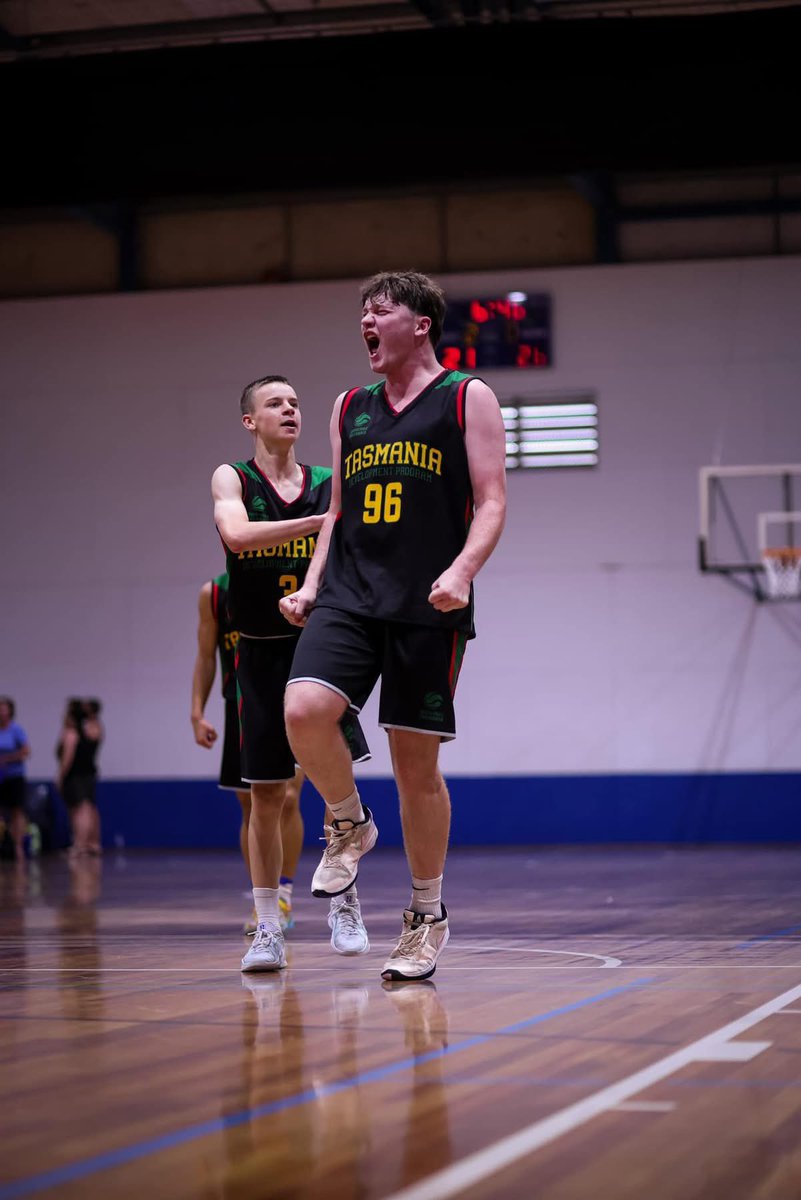 sam_percivall's tweet photo. Beat Act yesterday with 32 points and 22 rebounds 

Focused on my around the rim post work and dribbling off a down screen to get to the rim https://t.co/stnXWzCDIb