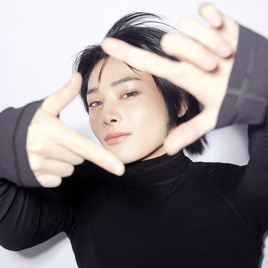 yullorando's tweet photo. — ☆ busco mutis !!
#kpoptwt #stantwt 

giu / 🇨🇱 / ella

✦ solo staneo skz pero me da igual el fandom que seas
✦ me gusta interactuar mucho
✦ fav y nos convertimos en mutis x siempre 😍
✦ si llego a los 1000 mutis subo foto teta no fake 🔥

ayúdenme con un rt 🫶🏻 https://t.co/yZYEZhwP6w