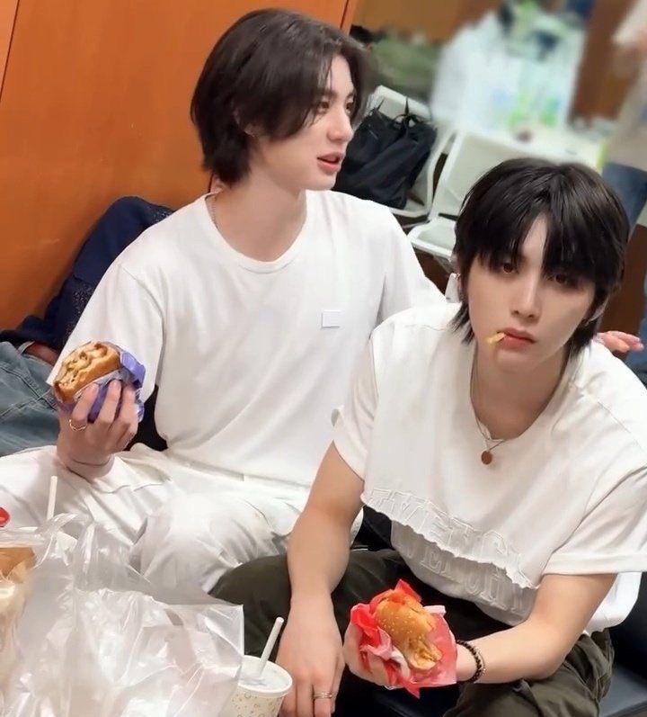 ★🎧 (@taesanvi) on Twitter photo 