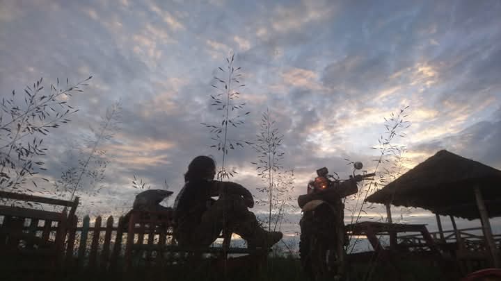 Kenapa anda cemaskan tenggelam dan terbitnya..?

Sedangkan Allah telah mengaturnya dg sempurna.
Seperti dalam Kalam-Nya :
Tidaklah mungkin bagi matahari mendapatkan bulan dan malampun tidak dapat mendahului siang. Dan masing-masing beredar pada garis edarnya.
QS Yasin 40.