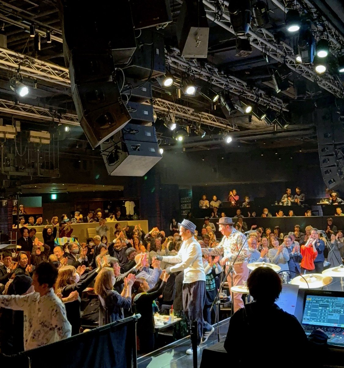 tetsuo_sakurai's tweet photo. 「かつしかトリオ」”Organic” ビルボードライブ大阪公演終了!
平日なのに満杯の大阪メッチャ盛り上がって楽しかった〜!
ご来場の皆さんありがとうございました〜!
次回「かつしかトリオ」公演は、秋の全国ツアー!
#かつしかトリオ #K3 #ビルボードライブ
#yamaha #木目ちゃん #markbass #stompxl https://t.co/vUKtl9BHEr