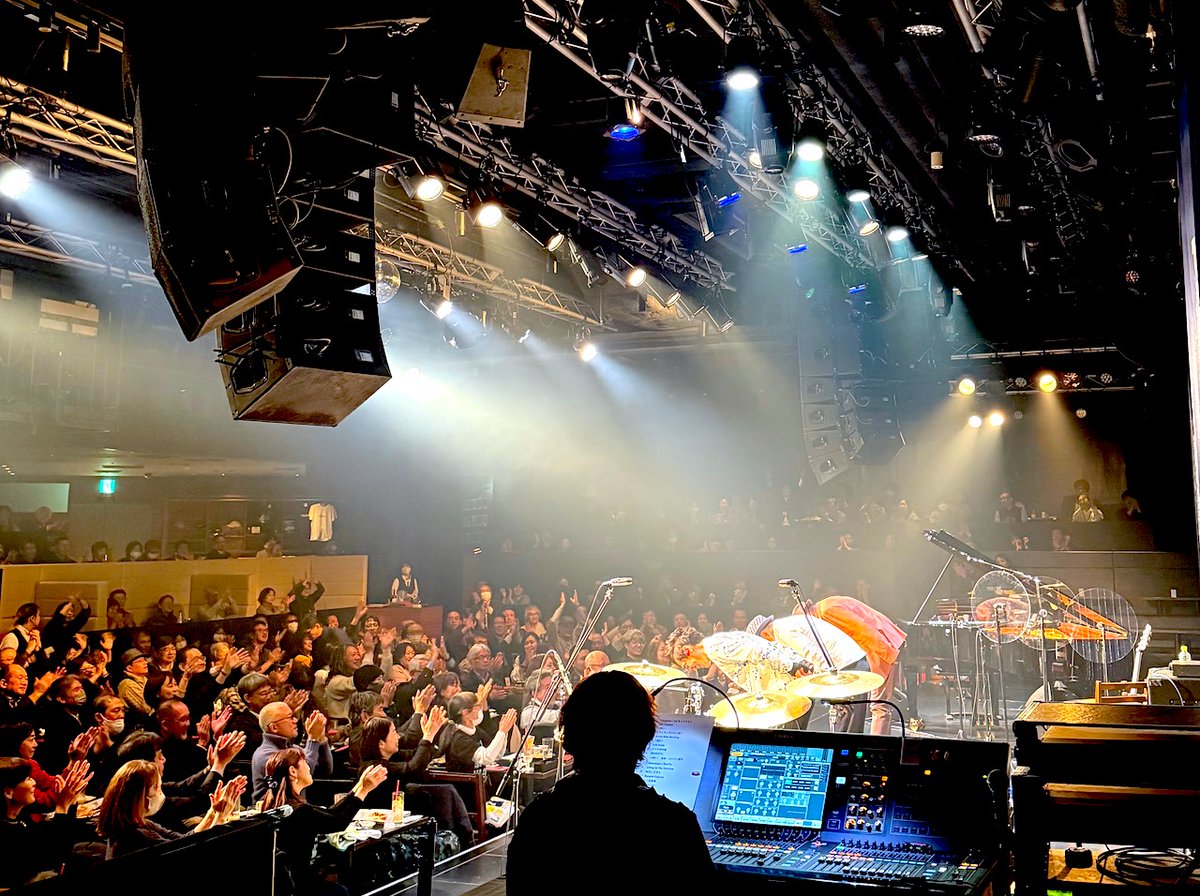 tetsuo_sakurai's tweet photo. 「かつしかトリオ」”Organic” ビルボードライブ大阪公演終了!
平日なのに満杯の大阪メッチャ盛り上がって楽しかった〜!
ご来場の皆さんありがとうございました〜!
次回「かつしかトリオ」公演は、秋の全国ツアー!
#かつしかトリオ #K3 #ビルボードライブ
#yamaha #木目ちゃん #markbass #stompxl https://t.co/vUKtl9BHEr