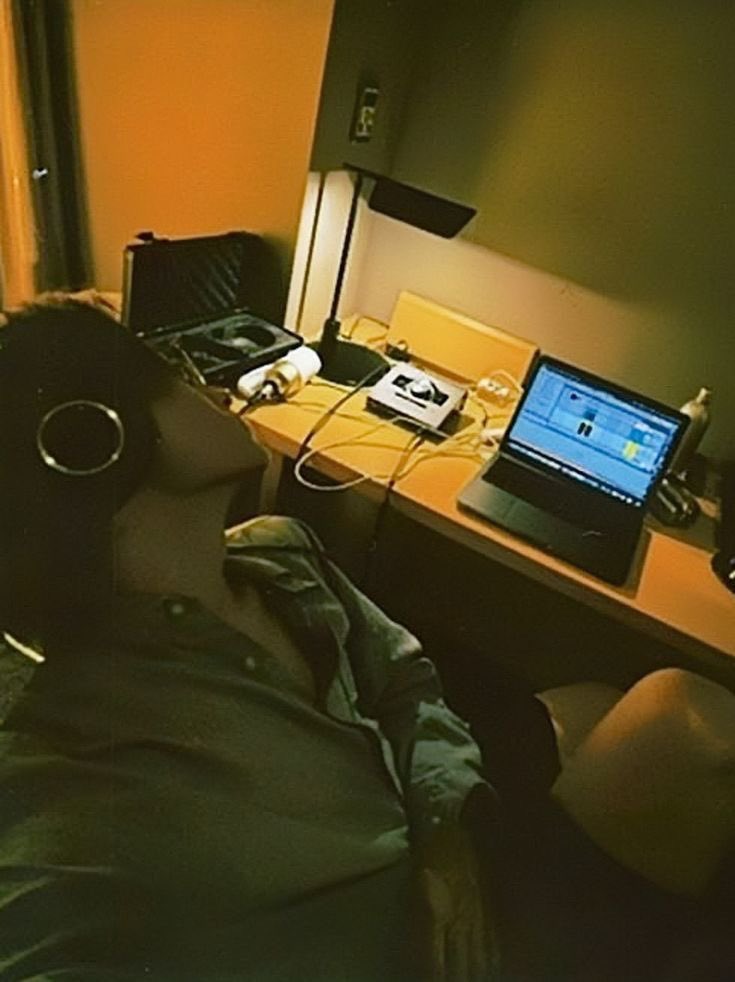 jaeminikki's tweet photo. missing THE mark lee angle https://t.co/sIv5vQLYt1