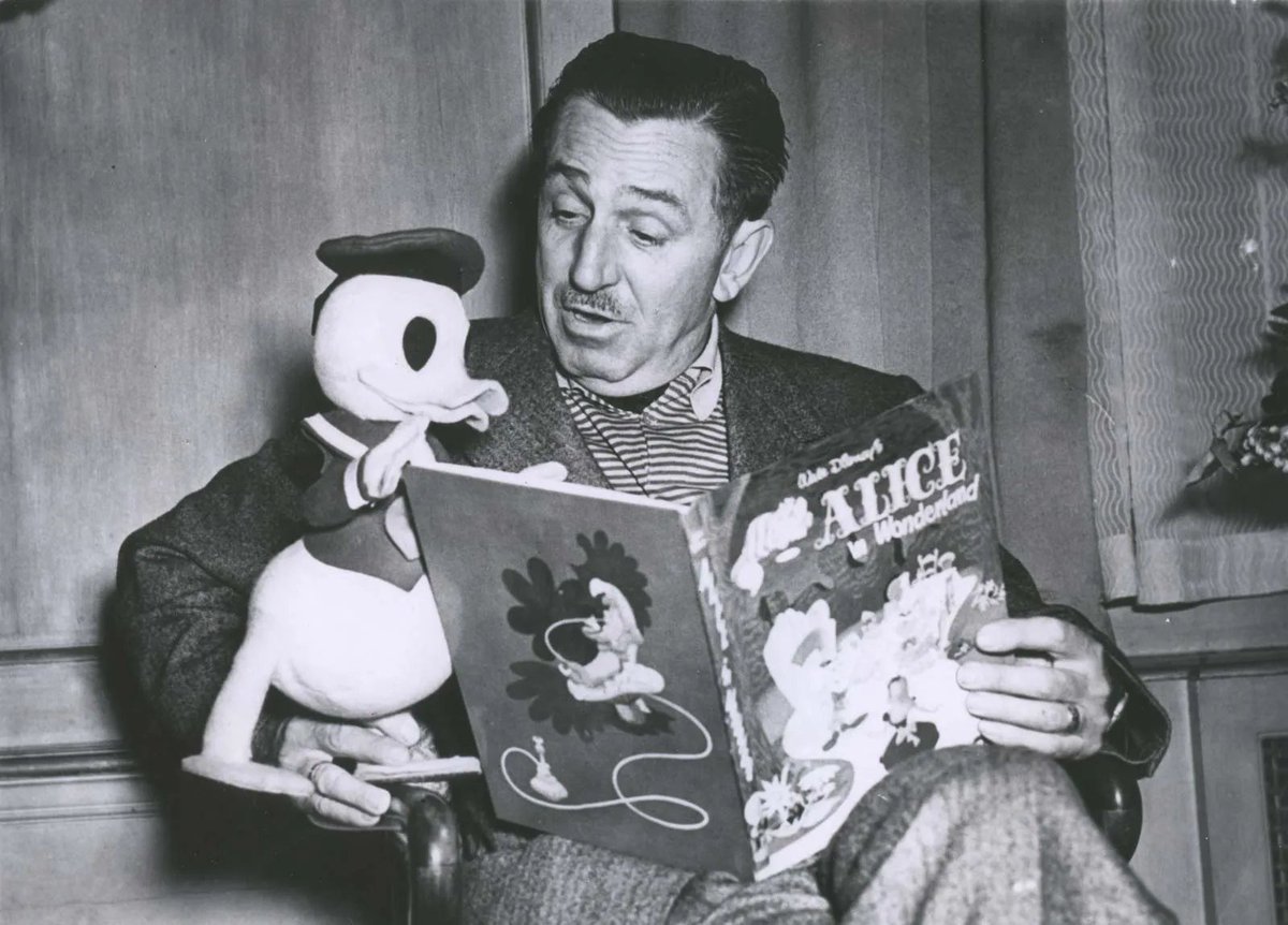 elitecareerc_'s tweet photo. 5. Walt Disney

Disney pernah dipecat sebab dikatakan "kurang kreativiti". 

Bayangkan dunia tanpa Mickey Mouse! Tapi Walt tak pernah berhenti percaya pada impiannya dan kini Disney jadi salah satu jenama terbesar di dunia. https://t.co/t0c8u5BTGj