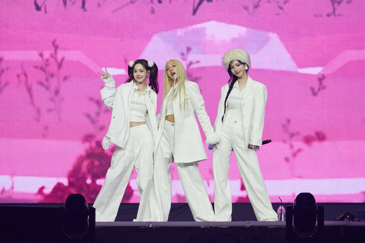 SMTOWNGLOBAL's tweet photo. https://t.co/SNQBpI4Wq5