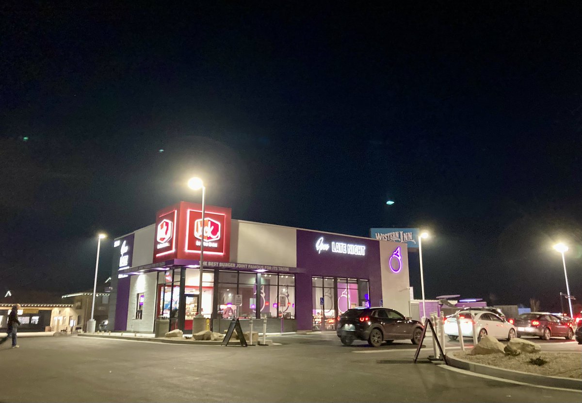 HyggeMan's tweet image. ...And There Was Much Rejoicing
.
.
.
.
.
#PicOfTheDay #MuchRejoicing #FinallyOpen #JackInTheBox #NorthernUtah