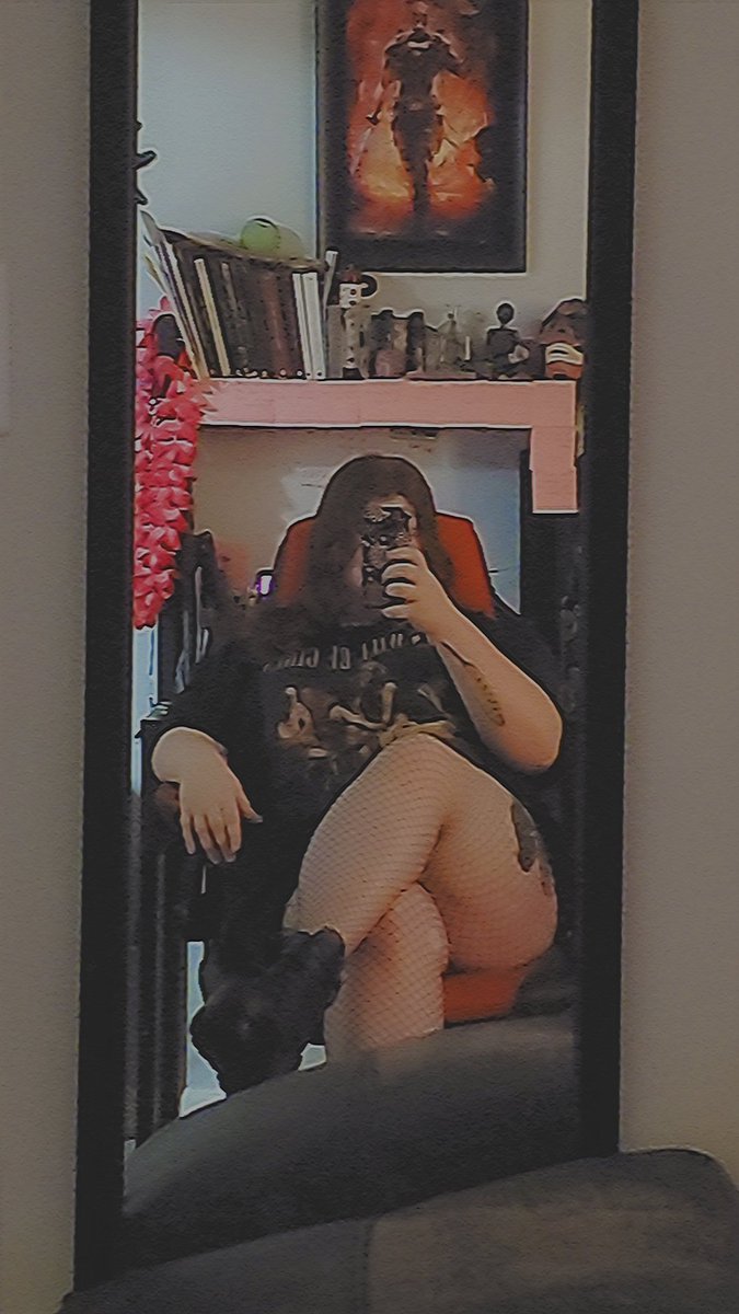 _scarlettmaiden's tweet photo. The name is Kat 🖤
-Friendly neighborhood witch
-Thick goth girl
-Soft and hard kinks
-Check out my menu for prices and services
Happy stroking 😘 https://t.co/0KlhHf46fu