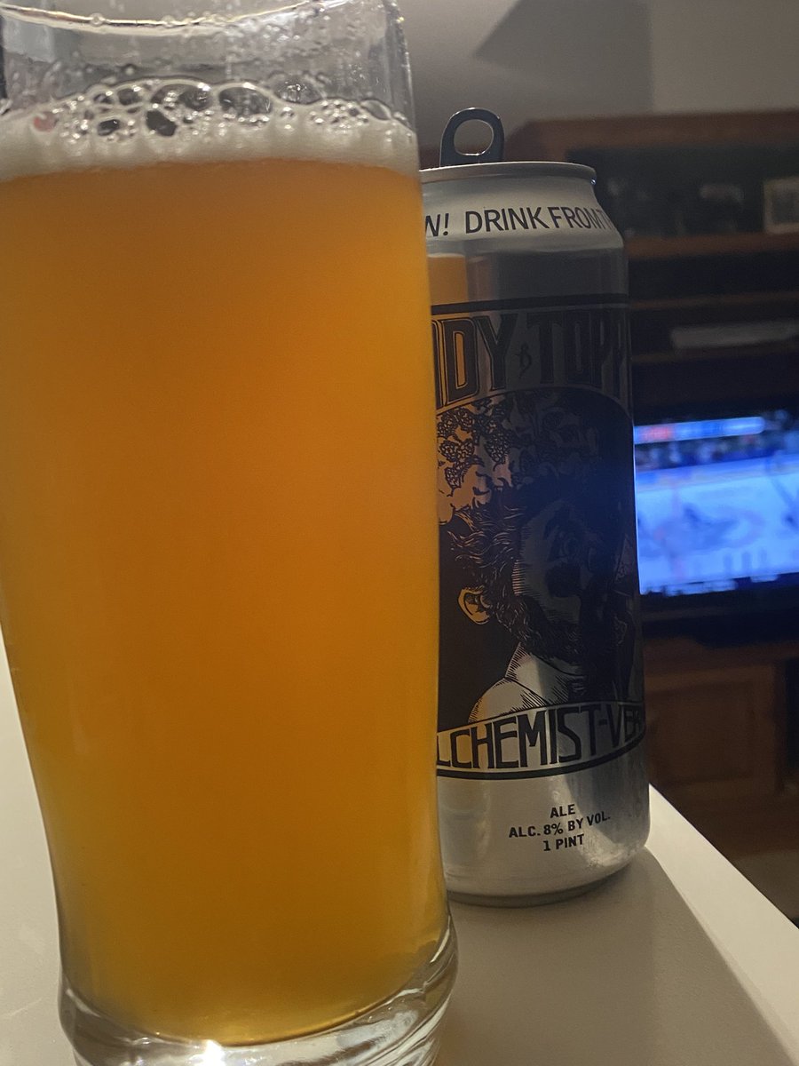 Justin87925317's tweet photo. Good evening world. Lots going on today. 1st @CFL schedule finally released 2nd @MapleLeafs game day Go Leafs Go. Now most importantly to all of above boom boom 💥 💥🍻beer clock has struck😂 alleluia . Wishing everyone a beautiful peaceful evening.🥰#beerclock https://t.co/0rZWxU3SwG