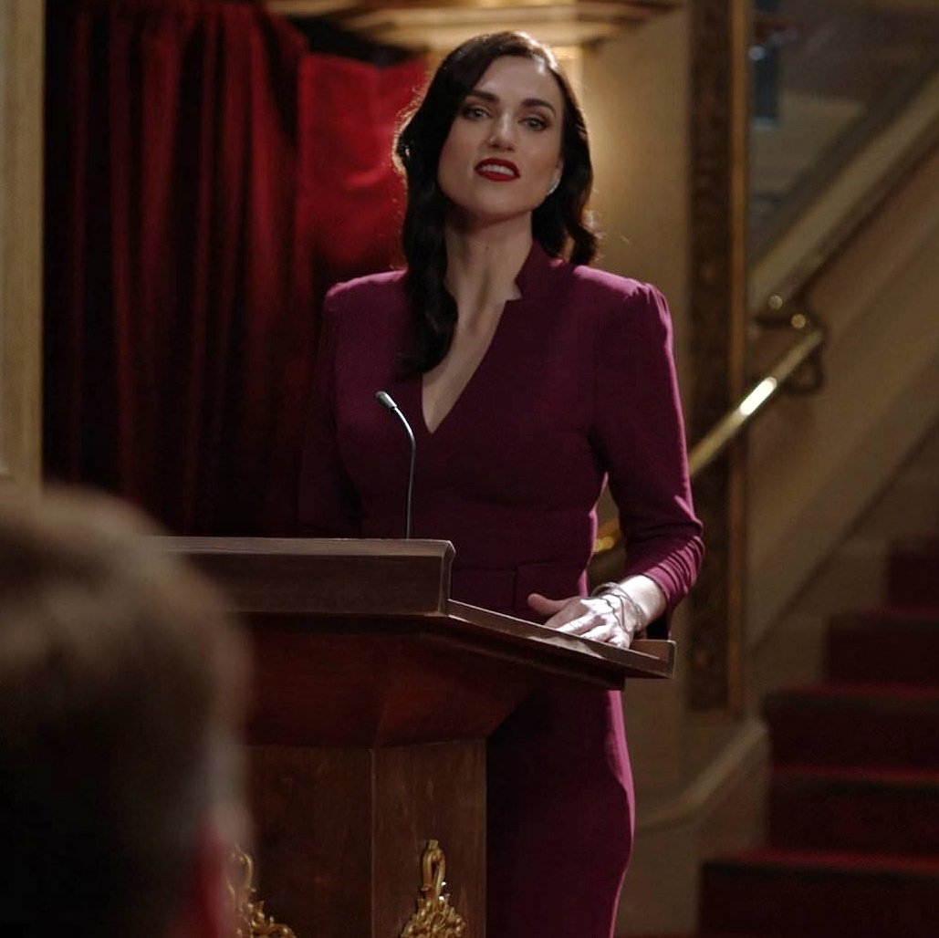 DerpSwan's tweet photo. Live Action Lena Luthor VS Animated Lena Luthor https://t.co/47qGy6XWJA