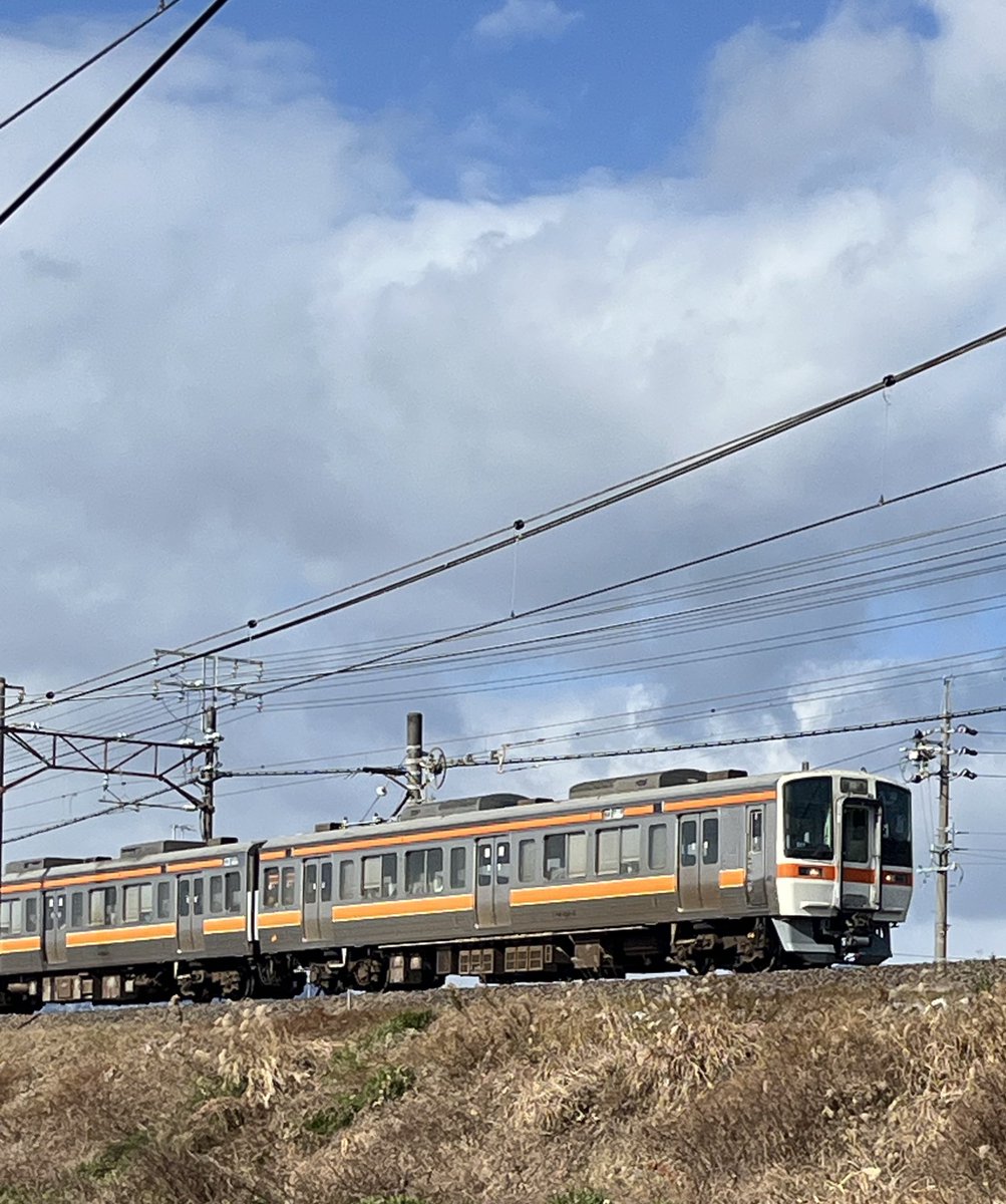 takkin_engine_d's tweet photo. 208F〜219F普通大垣行き、米原行きは311系G11が運用についています^_^
また217FはG3でした。
#208F
#219F
#G11
#217F
#G3
#JR東海_運用 https://t.co/ewMwrpJ9n4