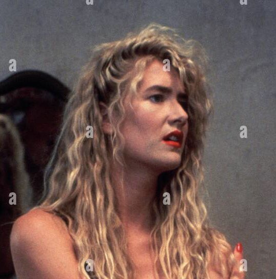 aduhlayd's tweet photo. Hear ye hear ye, The Death Of David Lynch will surely effect the eyebrow cycle. Bold, 1940s-50s Hollywood starlet sharp arches are on their way BACK Put the tweezers DOWN girls https://t.co/xuxd72iT3m