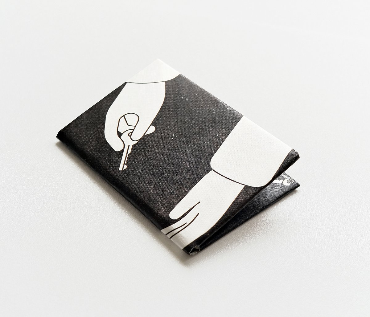 Woshibai_'s tweet photo. I have launched two eco-friendly wallets in cooperation with Paperwallet. You can click the link below to learn more details or make a purchase🌏🔑🦋：
https://t.co/X6VEJRS3sh

#woshibai #paperwallet #comic #illustration #design https://t.co/jw0HG9qB14