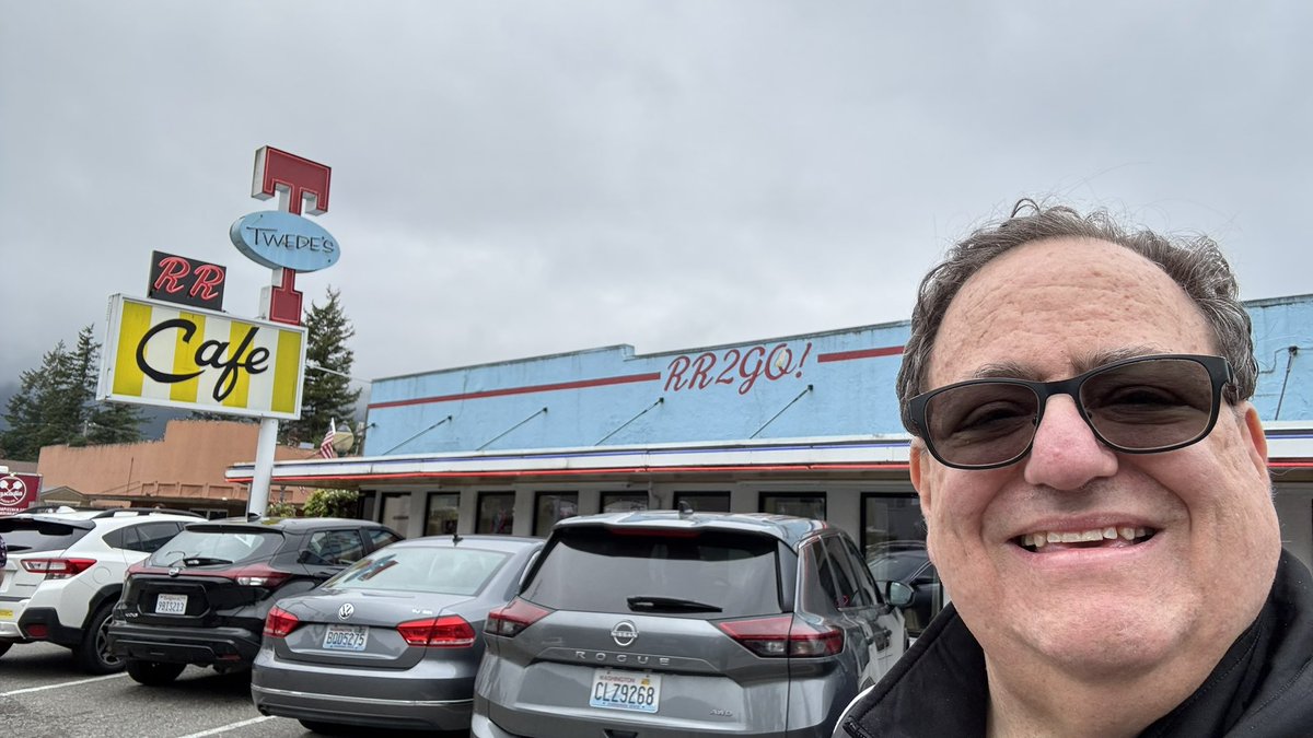 ɹǝqıl [-: uıʌǝu tweet media