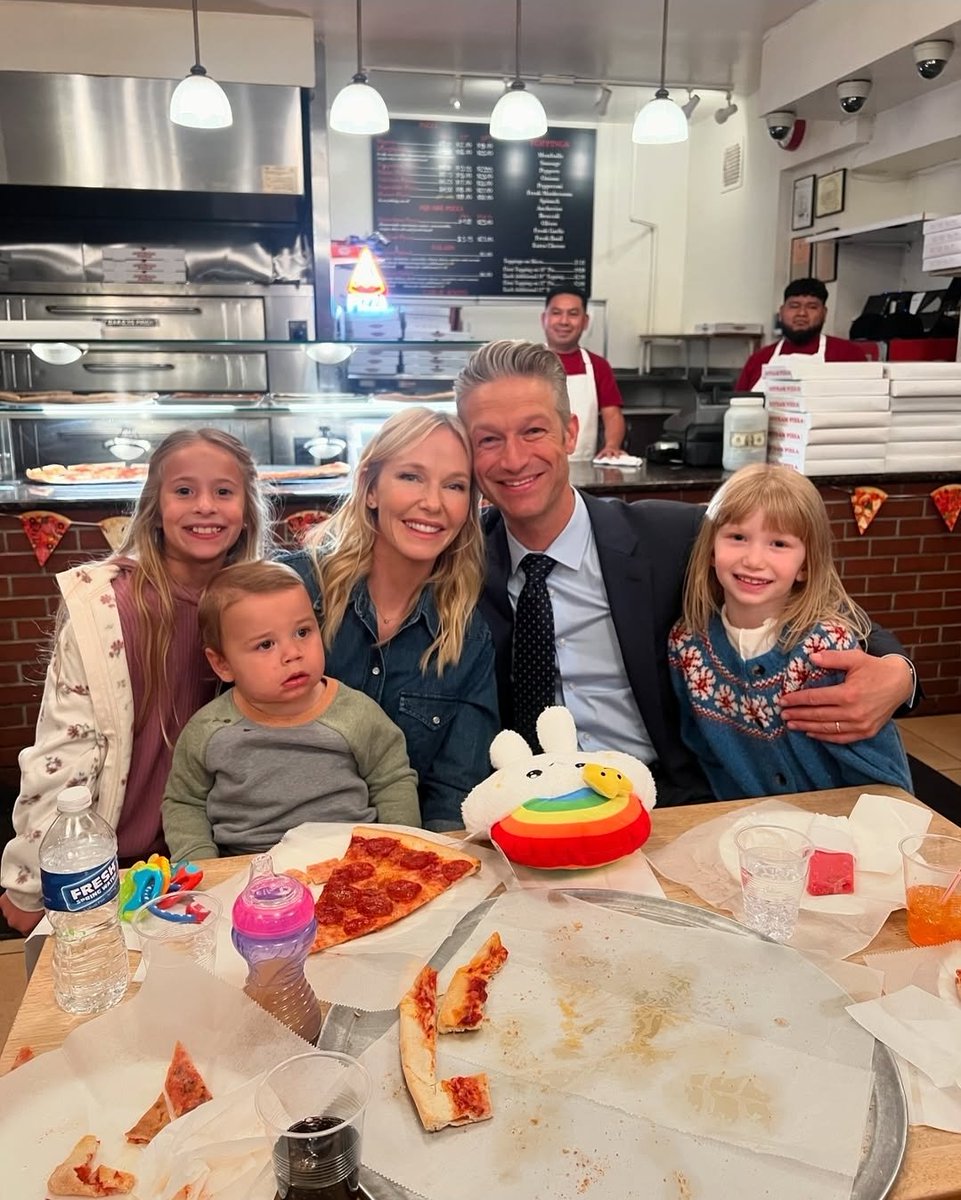 _jothealien_'s tweet photo. A #Rolisi family date night!!! #SVU https://t.co/GY3hAZxbDX