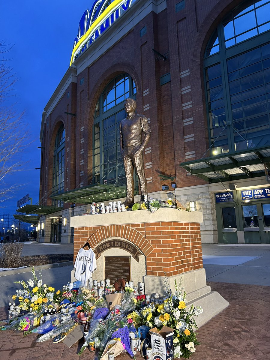 CaptBear85's tweet photo. Rest in peace Mr Baseball!
#BobUecker  
#Getup, Getup, Getouttahere, Gone! https://t.co/4h38pdsQRs