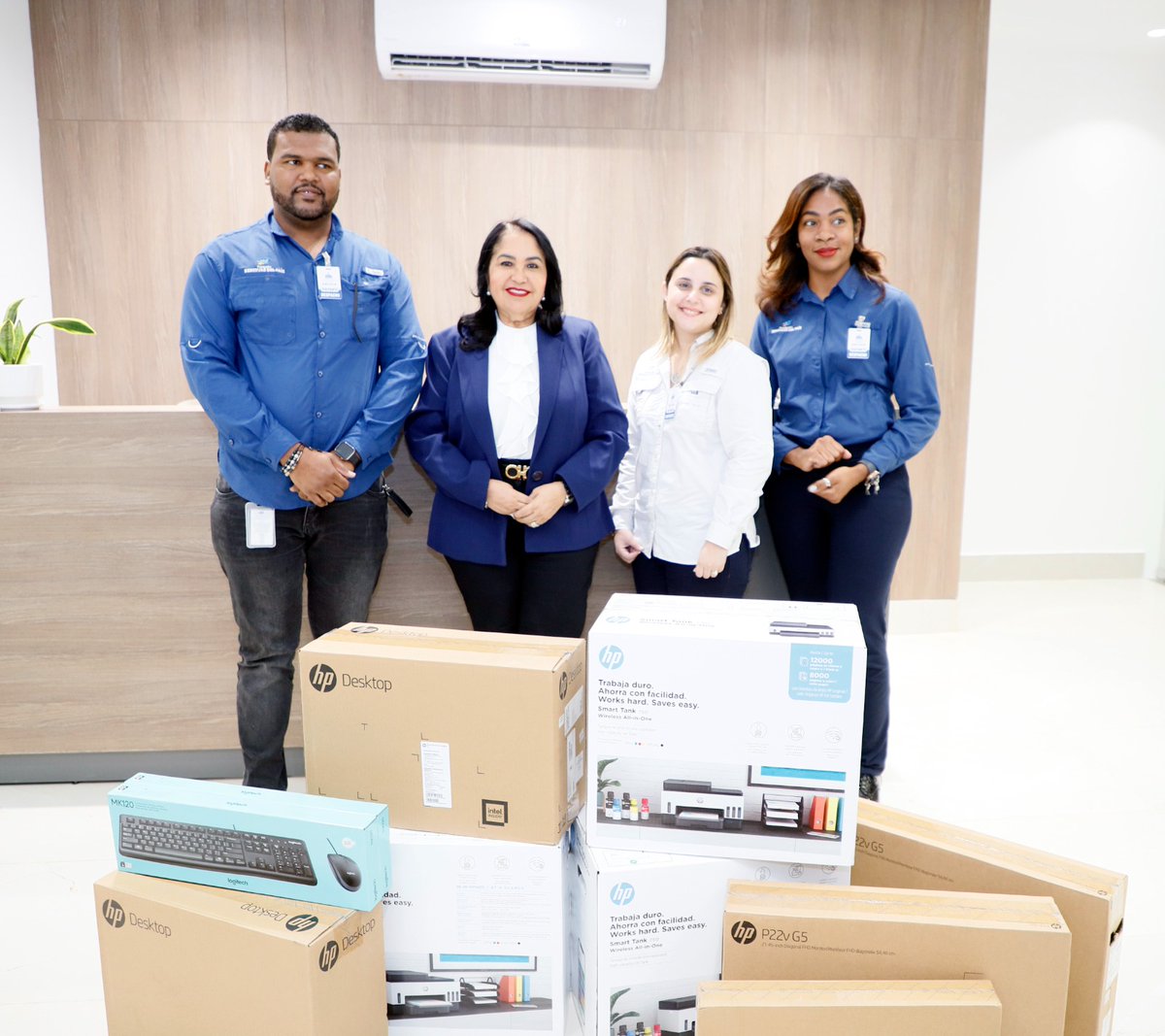 Instituto de Desarrollo y Credito (IDECOOP) (@idecoop_rd) on Twitter photo ¡Seguimos cambiando! 🎊
Nuestra presidenta administradora <a href="/maritzaortiz22/">Maritza Lopez de Ortiz</a> recibió nuevos equipos informátivos, donados por la @fundacionreservas. 👏🏻 ¡Seguimos cambiando! 🎊
Nuestra presidenta administradora <a href="/maritzaortiz22/">Maritza Lopez de Ortiz</a> recibió nuevos equipos informátivos, donados por la @fundacionreservas. 👏🏻