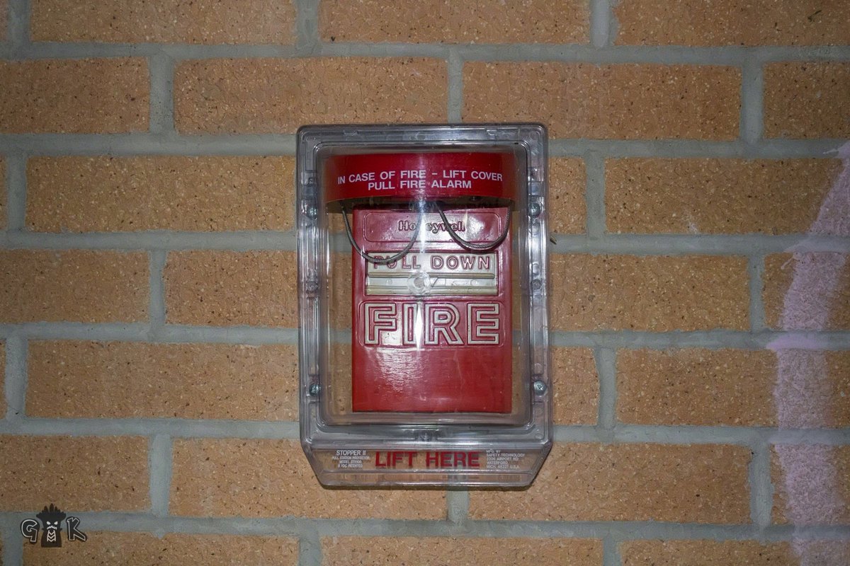Blixt1000's tweet photo. Fire Alarms in an Office Building from 1976 that it currently being renovated. PT.1
#firealarm #photograghy https://t.co/5XIk7jsQkM