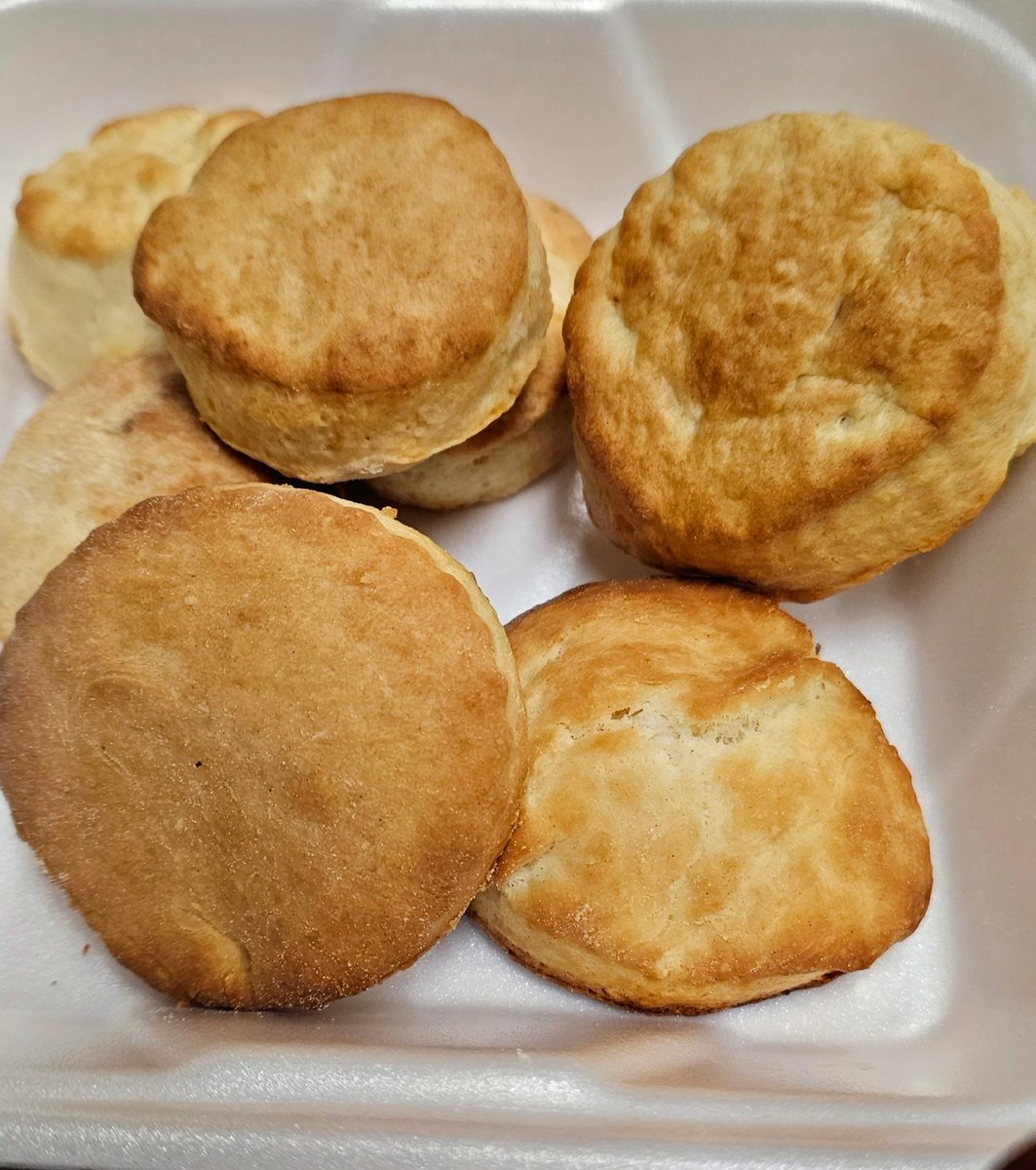 StephFranco_OC's tweet photo. From muffins, biscuits, and scones, this week was all about "Quick Breads" as we welcomed back our students! They did  absolutely wonderful! 👨‍🍳👩‍🍳 #TweetOC  #OCCulinary  @PositivelyOC https://t.co/WvLrJottoQ