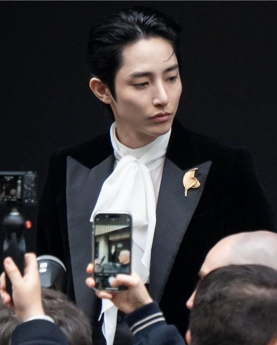 LSH_Indonesia's tweet photo. 17.01.25 | YG STAGE for actor will be closed

YG announced that will reorganize its business structure to focus on music

I hope Lee Soohyuk keep continue his journey as a Model-Actor at better company after this

https://t.co/ujkm5ohI9u

#leesoohyuk #이수혁 #alwayswithleesoohyuk https://t.co/zoWdkwxoXd