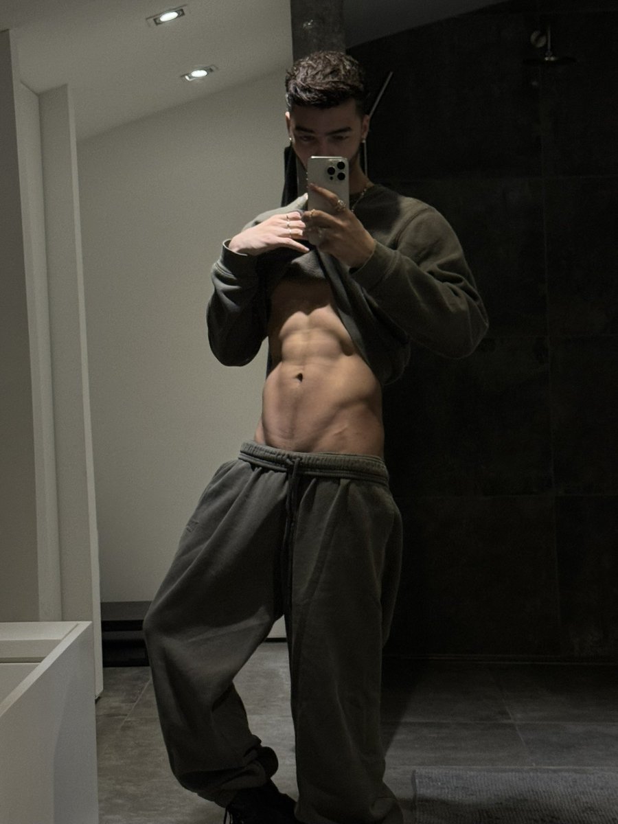 Afroluxx's tweet photo. What you up too? 😉 #gay #twink https://t.co/xqi6NvQ38d