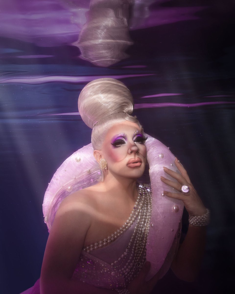 This isn't the end. It's only the beginning!
💇‍♀️ genderfcked.wigs
👗 poe.mtl
💎 esirenaa 
📷 jeansebastiensenecal

Watch the grand finale of #CanadasDragRace now on <a href="/wowpresentsplus/">WOW Presents Plus</a> worldwide (excluding Canada) and <a href="/CraveCanada/">Crave</a> (Canada)! 🏁