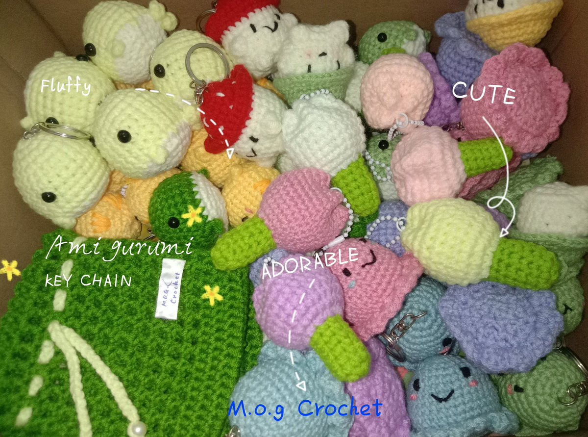 Triasperajut's tweet photo. @unicelounge Hallo kenalin produk rajutanku, di kardus itu udah Sold semua. Harga Star From 10k tergantung Model, waktu pengerjaan, dan tingkat kesulitannya 🙏🏼😀 
lokasi Gunung Pati. Bisa hubungi nomor yg tertera di kartu nama ya guys. sejauh ini customer ku pada suka sama hasil rajutannya. https://t.co/AbYUBozirH