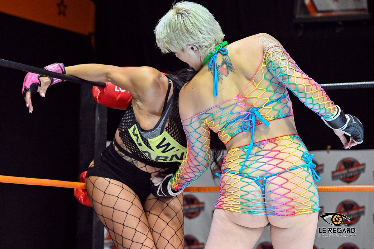 lfc_fights's tweet photo. Courtney ‘Coco Loco’ Pemberton (black gloves) was hunting for her first win vs Bella ‘Goddess of Chaos’ Madisyn when the pair clashed at LFC41: Lingerie Fight Club. See the uncensored fight exclusively at https://t.co/xxLD7lzvPh #LFC41 #TBT https://t.co/0UrdGEda12