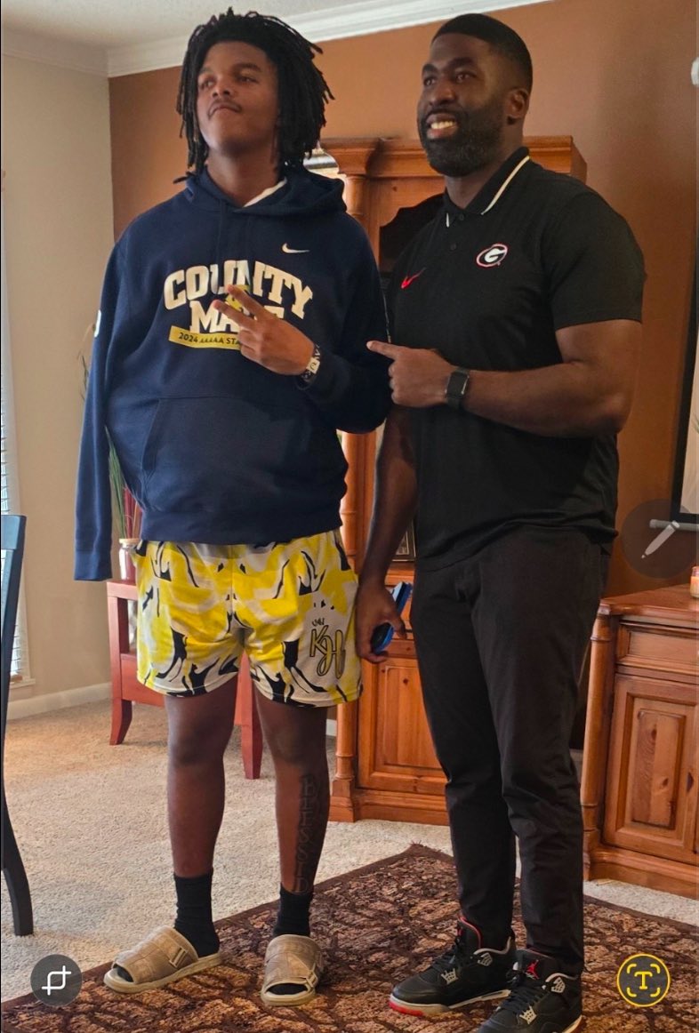 I greatly appreciate coach smart and coach dabo for stopping by the school today and also coach Diribe for coming to the house #BlessedAndGrateful