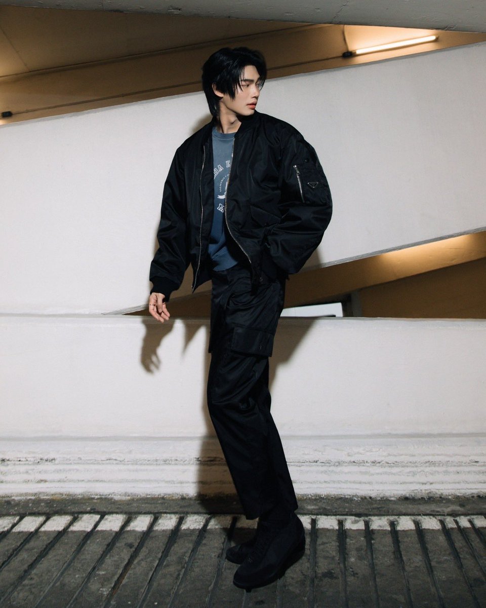 หล่อไม่พัก! ส่องแอร์พอร์ตลุคหนุ่ม #วินเมธวิน เตรียมพร้อมออกเดินทางไปมิลาน ประเทศอิตาลี เพื่อร่วมชมโชว์ Prada Fall Winter 2025 menswear fashion show ที่จะเกิดขึ้นวันที่ 19 มกราคมนี้ 💚

#PRADAxWin #winmetawin
#PRADA #MilanFashionWeek 
#PRADAFW25 
#MintNews